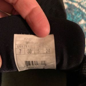 Brooks Shoes - Brooks size 7 Brooks Shoes - Brooks size 7